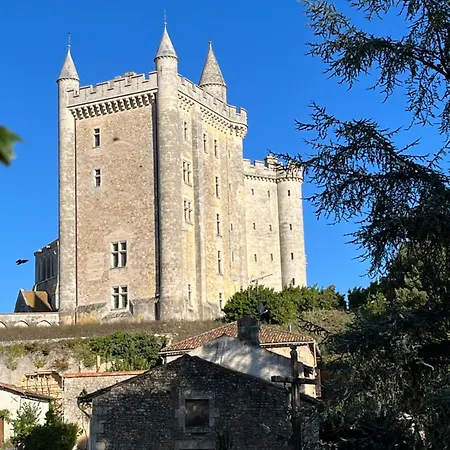 La Maison De Bourpeuil بيت للعطل *