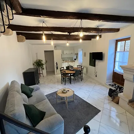 La Maison De Bourpeuil بيت للعطل